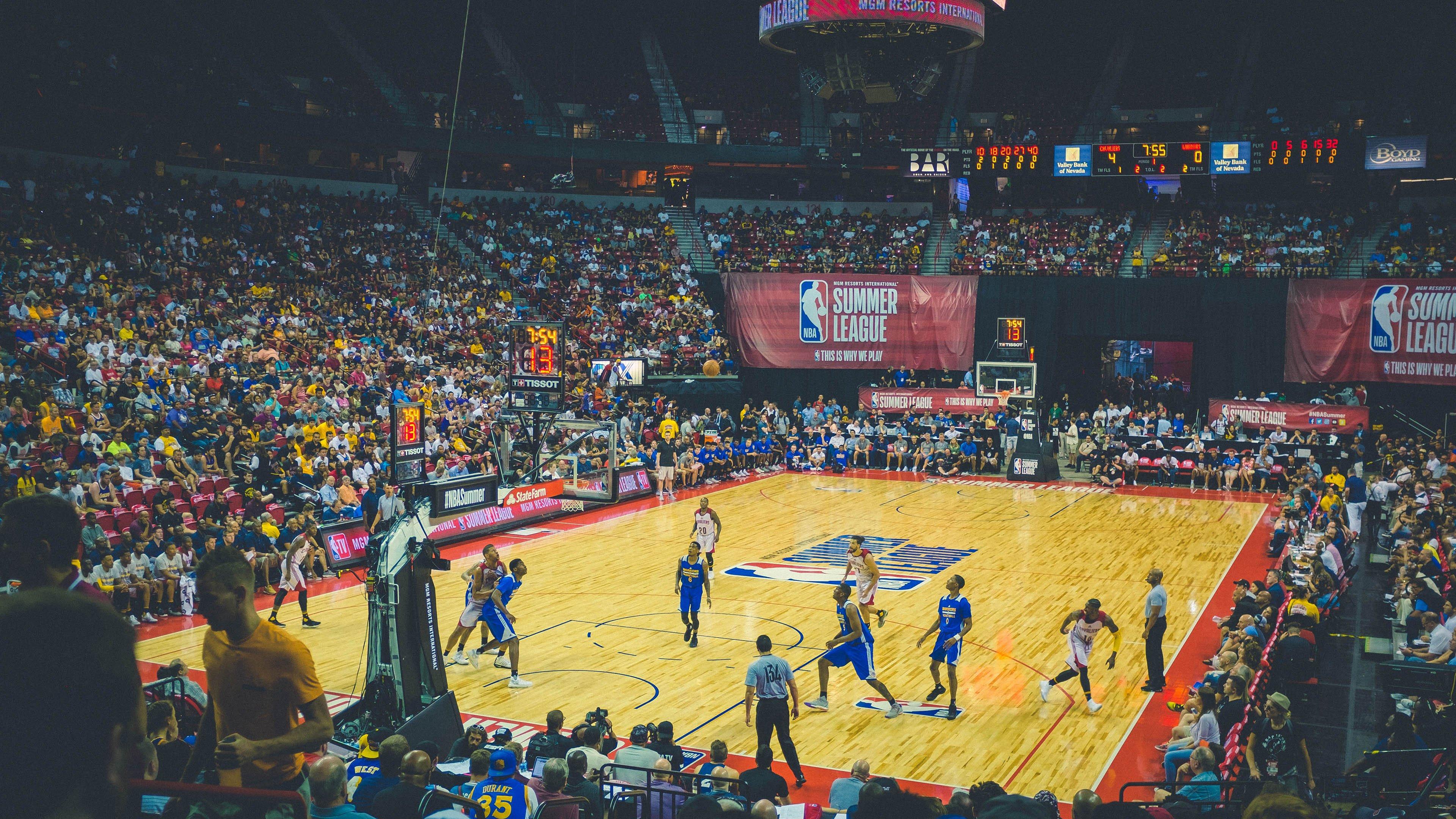 胡金秋总决赛首秀遭考验，韩德君巴斯轮番压制显差距