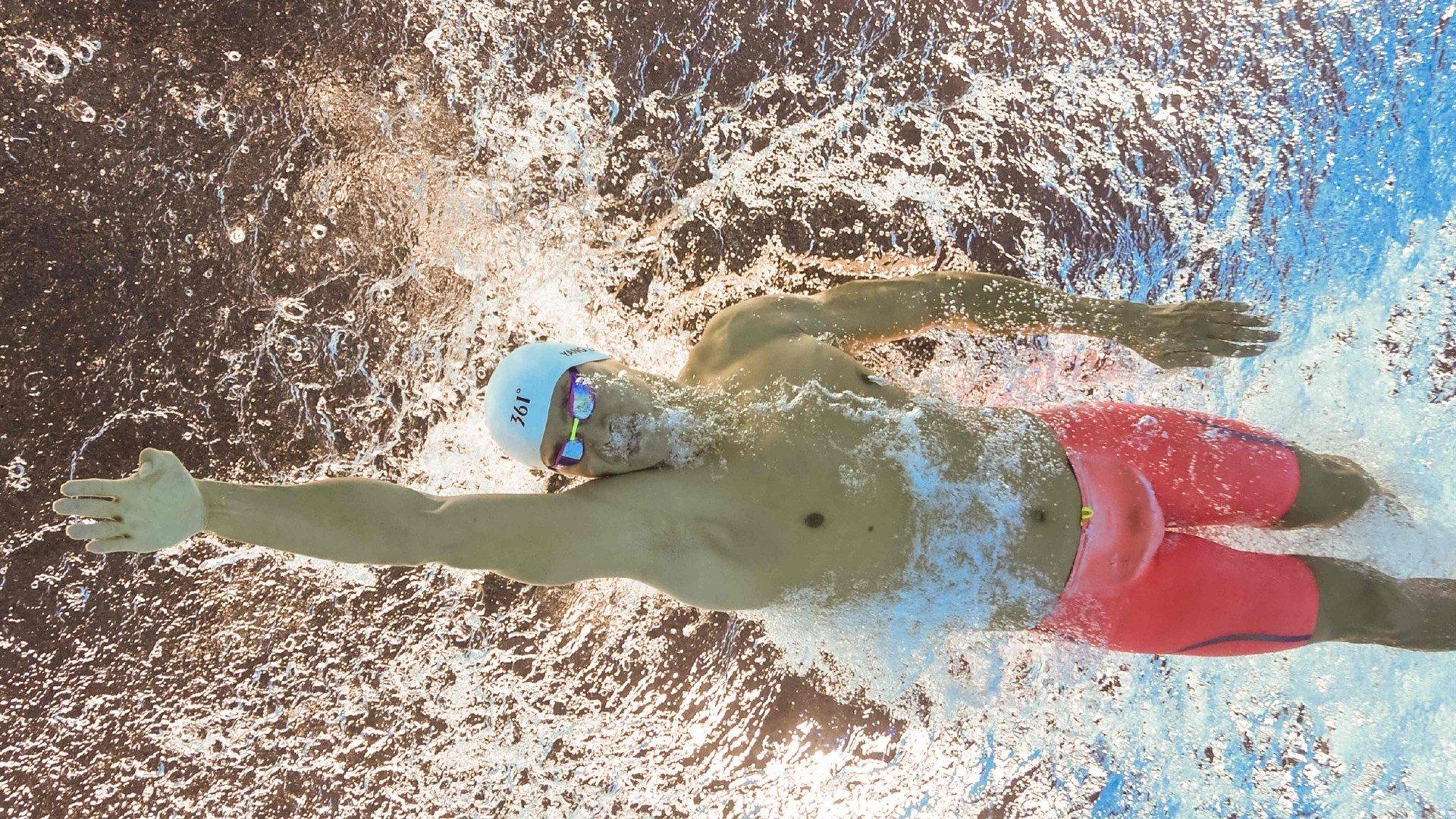 手感冰凉！埃奇库姆半场低迷10投仅3中，球队进攻陷入泥潭